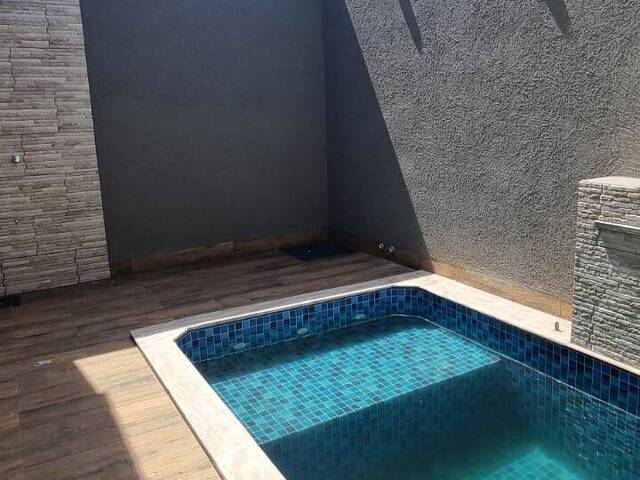 Casa para Venda em Goiânia - 3