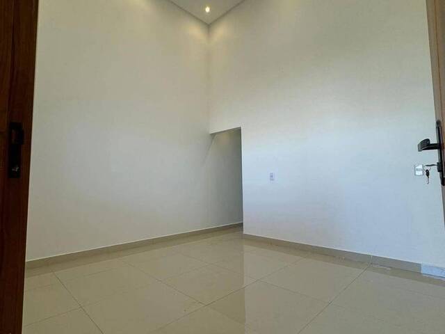 Casa para Venda em Goiânia - 3