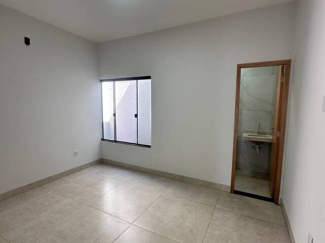#1084 - Casa para Venda em Goiânia - GO - 3