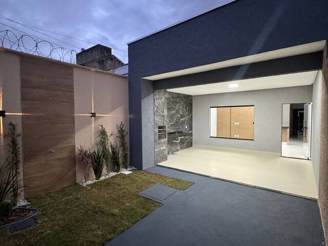 #1081 - Casa para Venda em Goiânia - GO - 1