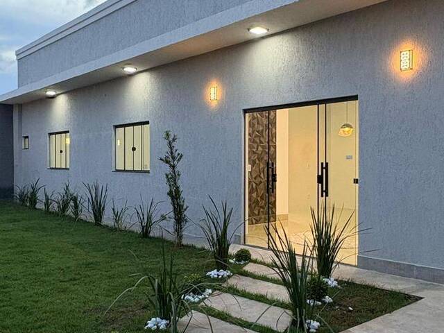 #1090 - Casa para Venda em Aparecida de Goiânia - GO - 2