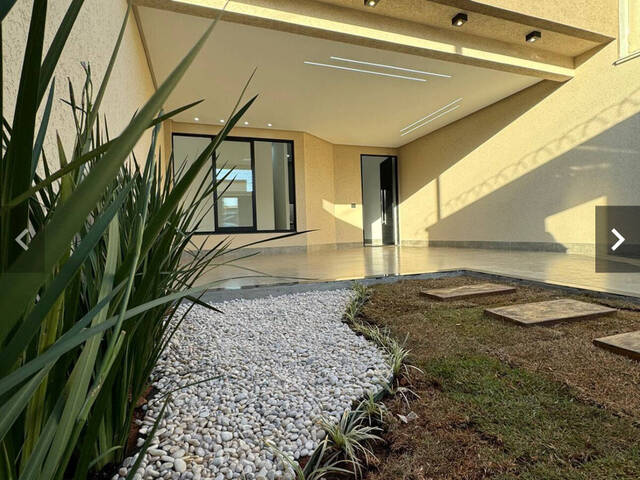 #1095 - Casa para Venda em Goiânia - GO - 1
