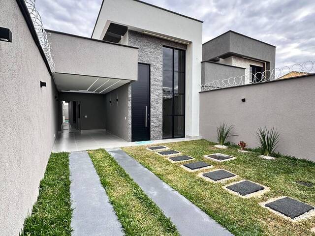 #1096 - Casa para Venda em Aparecida de Goiânia - GO - 2