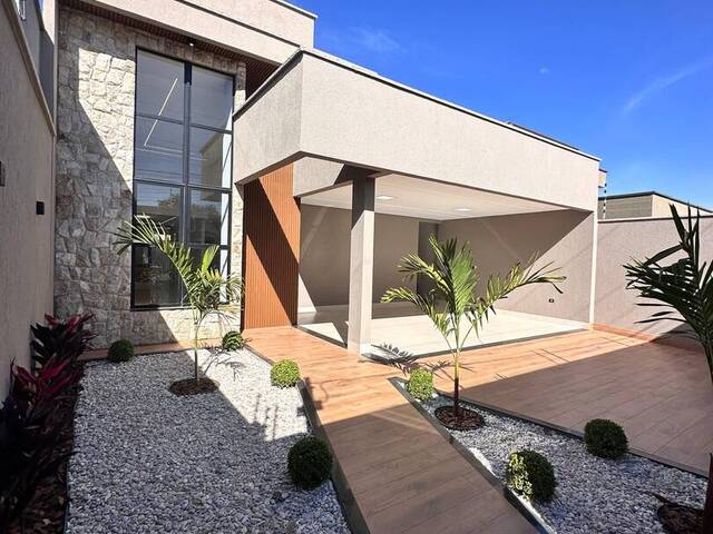 #1119 - Casa para Venda em Goiânia - GO - 1