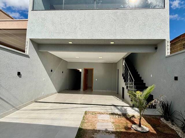 #1129 - Casa para Venda em Aparecida de Goiânia - GO - 3