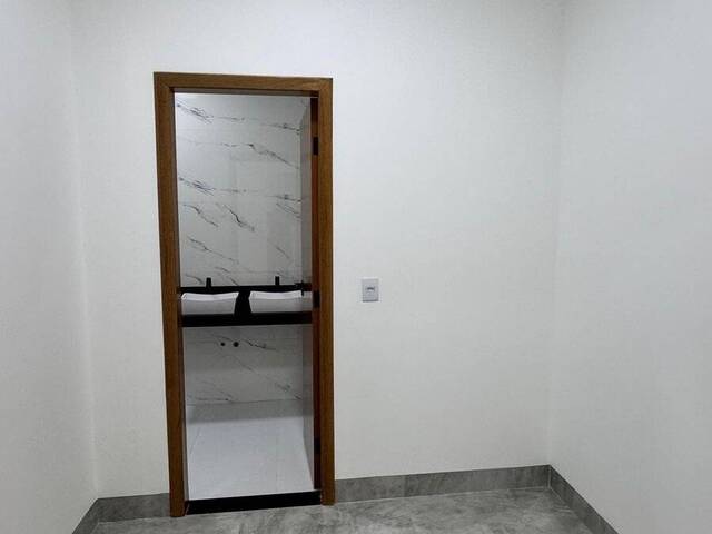 Casa para Venda em Goiânia - 4