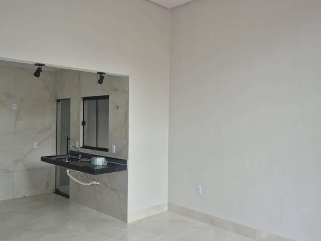 #1198 - Casa para Venda em Goiânia - GO - 3