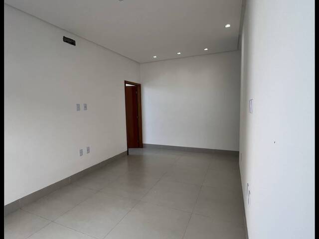 #1208 - Casa para Venda em Aparecida de Goiânia - GO - 3