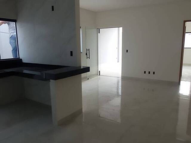 Casa para Venda em Aparecida de Goiânia - 2