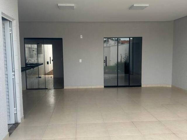 Casa para Venda em Aparecida de Goiânia - 2
